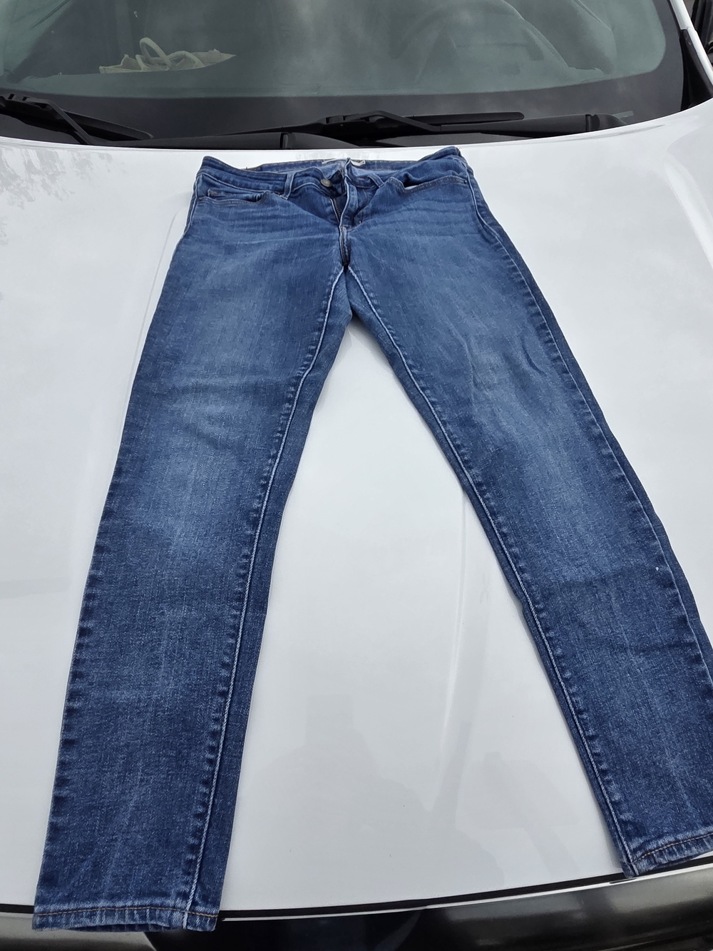 Levis 711 skinny jeans waist size 28